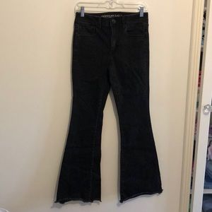 Black distressed stretchy jeans